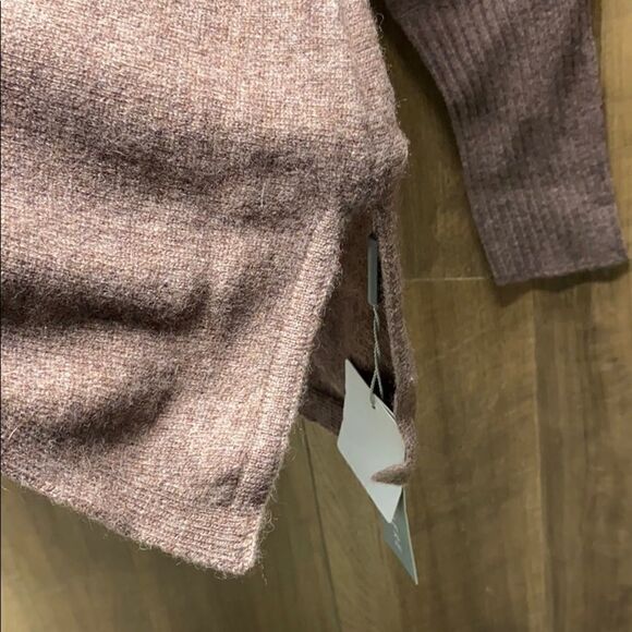 InCashmere Turtleneck Sweater  - Picture 4 of 6